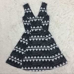 H&M Black White Sleeveless Skater Dress Triangle Geometric XS